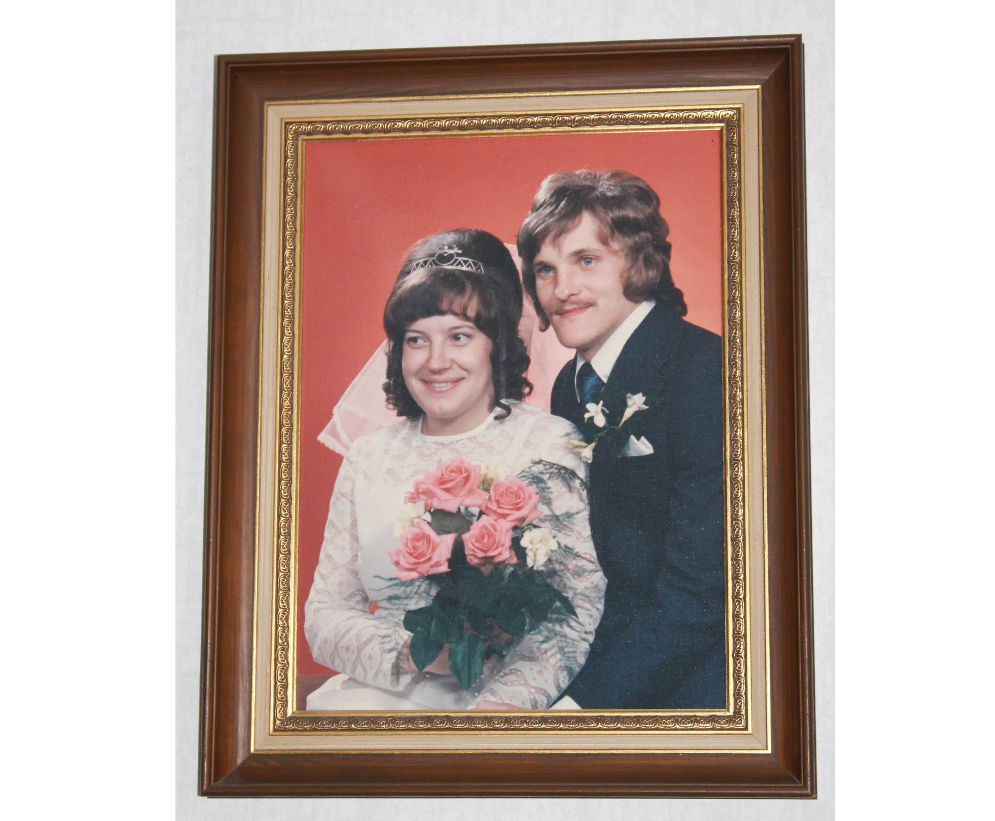 Ett tidstypiskt bröllopsfoto från 1970-talet.