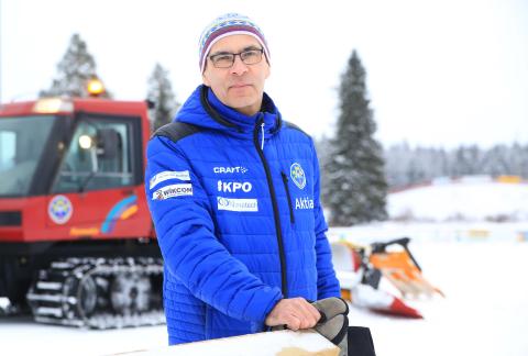 Hannu Riiki ute i snön